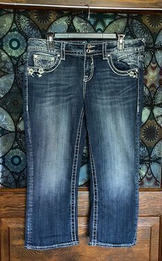 Vigoss Flower Embroidered New York Jean Capri Women’s Sz 11/12 34